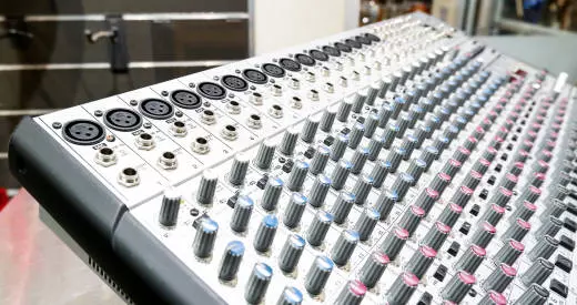 Behringer - SX2442FX - Eurodesk 24 Input Mixer 2